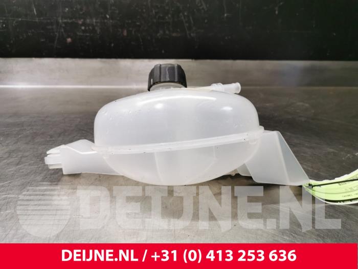 Ausgleichsbehälter van een Opel Movano 2.3 CDTi 16V FWD 2019