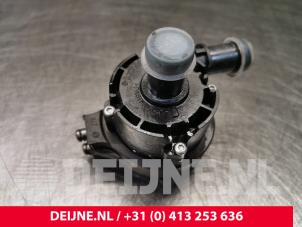 Used Additional water pump Opel Movano 2.3 CDTi 16V FWD Price € 24,20 Inclusive VAT offered by van Deijne Onderdelen Uden B.V.