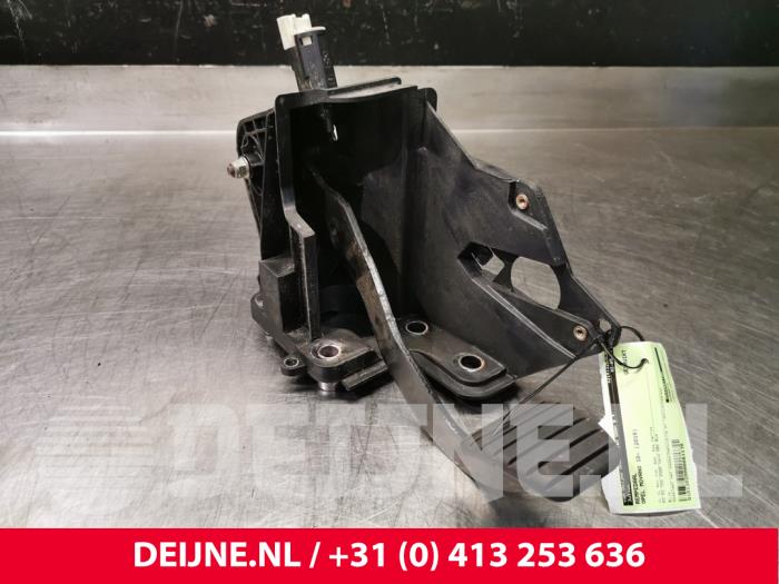 Używane Pedal hamulca Opel Movano 2.3 CDTi 16V FWD Cena € 84,70 Z VAT oferowane przez van Deijne Onderdelen Uden B.V.