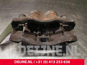 Usagé Etrier de frein avant gauche Renault Mascott Prix sur demande proposé par van Deijne Onderdelen Uden B.V.