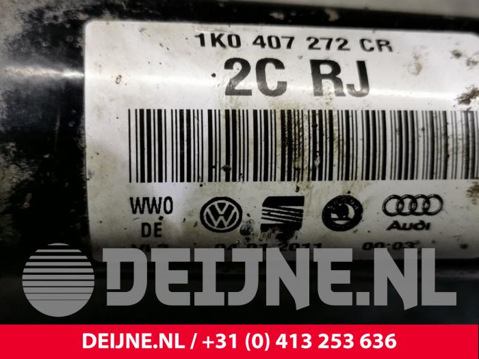Arbre de transmission avant droit d'un Volkswagen Caddy III (2KA,2KH,2CA,2CH) 2.0 TDI 16V 2011