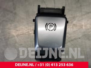 Używane Przelacznik hamulca postojowego Mercedes GLC (X253) 3.0 43 AMG V6 Turbo 4-Matic Cena € 10,00 Procedura marży oferowane przez van Deijne Onderdelen Uden B.V.