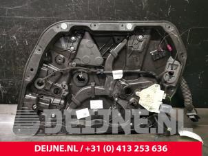 Używane Mechanizm szyby prawej przedniej wersja 4-drzwiowa Mercedes GLC (X253) 3.0 43 AMG V6 Turbo 4-Matic Cena € 125,00 Procedura marży oferowane przez van Deijne Onderdelen Uden B.V.