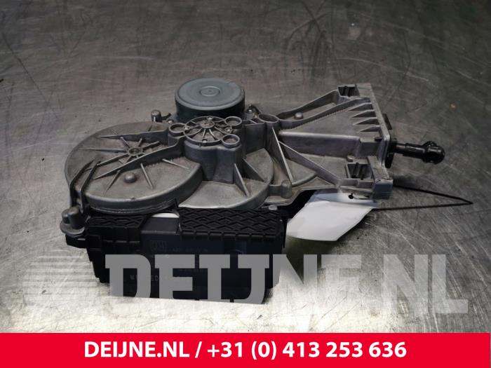 Używane Silnik tylnej klapy Mercedes GLC (X253) 3.0 43 AMG V6 Turbo 4-Matic Cena € 250,00 Procedura marży oferowane przez van Deijne Onderdelen Uden B.V.