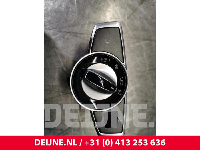 Używane Przelacznik swiatel Mercedes GLC (X253) 3.0 43 AMG V6 Turbo 4-Matic Cena € 15,00 Procedura marży oferowane przez van Deijne Onderdelen Uden B.V.