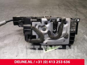 Używane Mechanizm blokady drzwi prawych tylnych wersja 4-drzwiowa Mercedes GLC (X253) 3.0 43 AMG V6 Turbo 4-Matic Cena € 55,00 Procedura marży oferowane przez van Deijne Onderdelen Uden B.V.