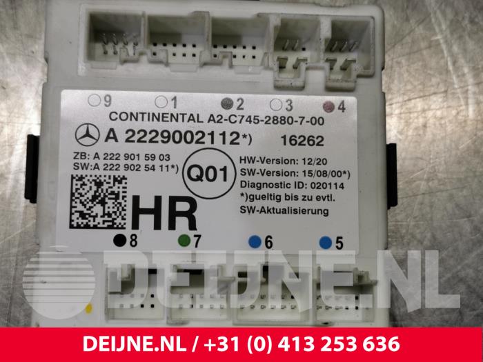 Central door locking module from a Mercedes-Benz GLC (X253) 3.0 43 AMG V6 Turbo 4-Matic 2016