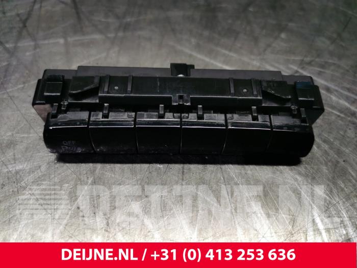 PDC switch from a Mercedes-Benz GLC (X253) 3.0 43 AMG V6 Turbo 4-Matic 2016