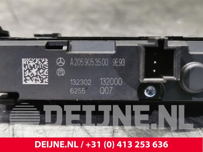 PDC switch from a Mercedes-Benz GLC (X253) 3.0 43 AMG V6 Turbo 4-Matic 2016
