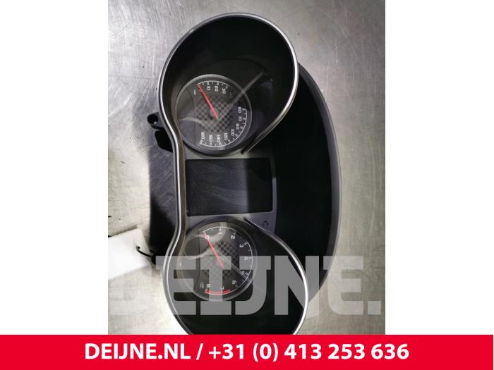 Usagé Compteur Mercedes GLC (X253) 3.0 43 AMG V6 Turbo 4-Matic Prix € 75,00 Règlement à la marge proposé par van Deijne Onderdelen Uden B.V.