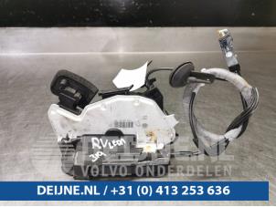 Gebrauchte Türschlossmechanik 4-türig rechts vorne Seat Leon SC (5FC) 2.0 TDI FR 16V Preis € 15,00 Margenregelung angeboten von van Deijne Onderdelen Uden B.V.