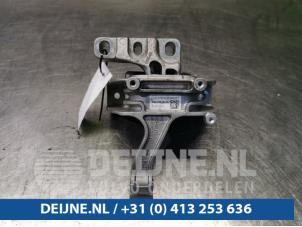 Used Engine mount Seat Leon SC (5FC) 2.0 TDI FR 16V Price € 70,00 Margin scheme offered by van Deijne Onderdelen Uden B.V.