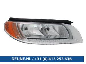 Nowe Reflektor prawy Volvo V70 Cena € 193,60 Z VAT oferowane przez van Deijne Onderdelen Uden B.V.
