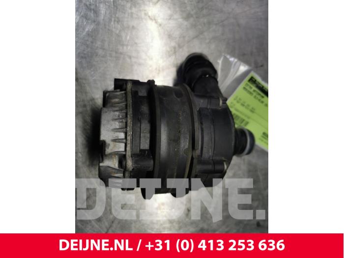 Begagnade Extra vattenpump Mercedes GLC (X253) 3.0 43 AMG V6 Turbo 4-Matic Pris € 100,00 Marginaltabell erbjuds av van Deijne Onderdelen Uden B.V.