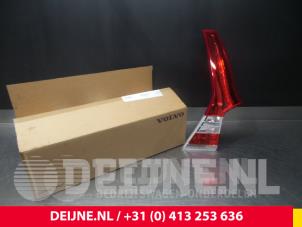 Neue Rücklicht rechts Volvo V70 Preis € 188,22 Mit Mehrwertsteuer angeboten von van Deijne Onderdelen Uden B.V.
