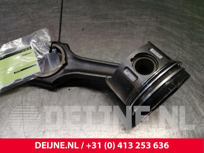 Used Piston Mercedes Sprinter 3,5t (906.63) 313 CDI 16V Price € 84,70 Inclusive VAT offered by van Deijne Onderdelen Uden B.V.