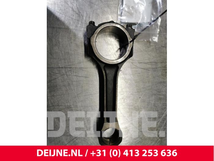 Usagé Bielle Peugeot Boxer (U9) 2.2 HDi 120 Euro 4 Prix € 84,70 Prix TTC proposé par van Deijne Onderdelen Uden B.V.