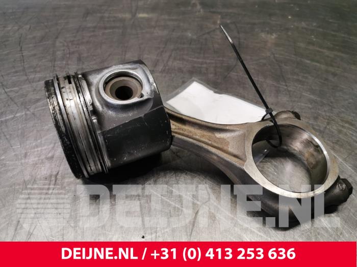 Usados Pistón Fiat Ducato (243/244/245/247) 2.3 JTD 16V 11 Precio € 60,50 IVA incluido ofrecido por van Deijne Onderdelen Uden B.V.