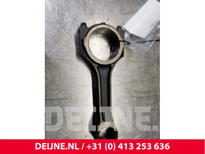 Usagé Bielle Peugeot Boxer (U9) 2.2 HDi 120 Euro 4 Prix € 84,70 Prix TTC proposé par van Deijne Onderdelen Uden B.V.