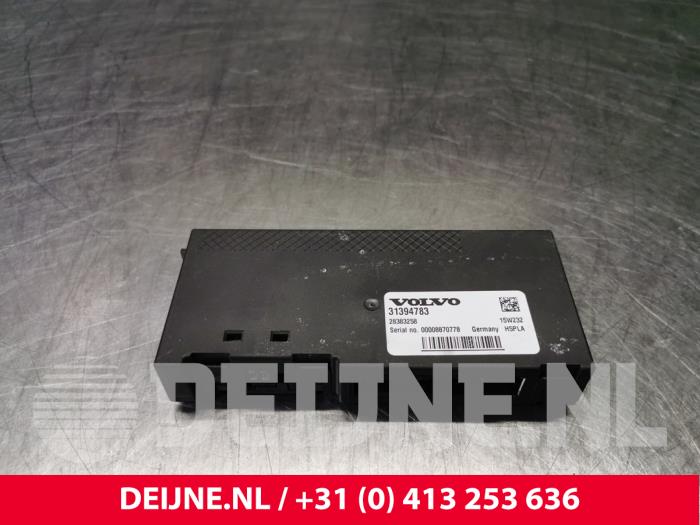 Używane Modul nawigacji Volvo V60 I (FW/GW) 2.4 D6 20V AWD Twin Engine Plug-in Hybrid Cena € 40,00 Procedura marży oferowane przez van Deijne Onderdelen Uden B.V.