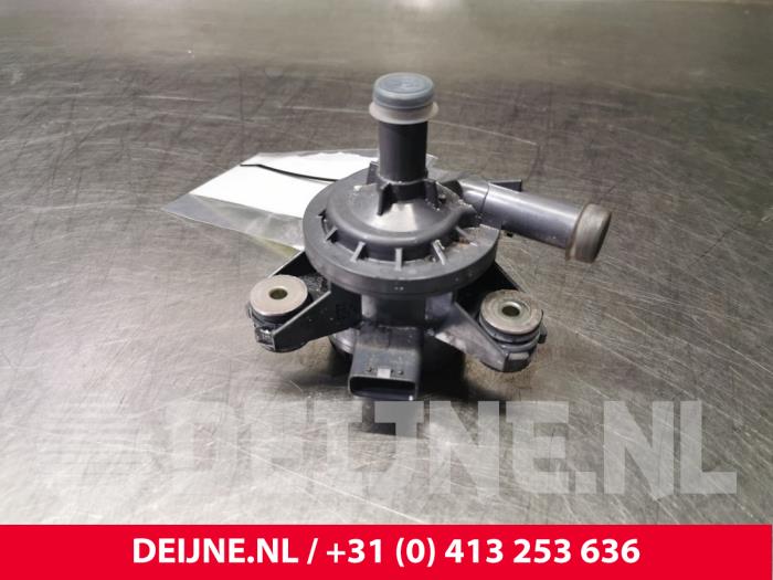 Begagnade Extra vattenpump Volvo V60 I (FW/GW) 2.4 D6 20V AWD Twin Engine Plug-in Hybrid Pris € 100,00 Marginaltabell erbjuds av van Deijne Onderdelen Uden B.V.