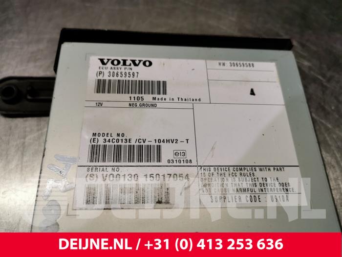 Amplificador de radio de un Volvo V60 I (FW/GW) 2.4 D6 20V AWD Twin Engine Plug-in Hybrid 2015