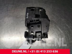 Usagé Support pare-chocs arrière gauche Volvo V60 I (FW/GW) 2.4 D6 20V AWD Twin Engine Plug-in Hybrid Prix € 10,00 Règlement à la marge proposé par van Deijne Onderdelen Uden B.V.