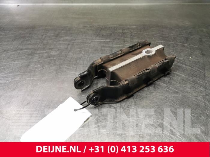 Usagé Support moteur Volvo V60 I (FW/GW) 2.4 D6 20V AWD Twin Engine Plug-in Hybrid Prix € 25,00 Règlement à la marge proposé par van Deijne Onderdelen Uden B.V.