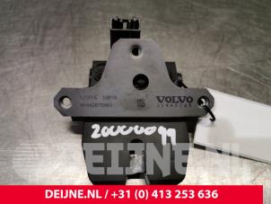 Used Tailgate lock mechanism Volvo V40 (MV) 2.0 D2 16V Price on request offered by van Deijne Onderdelen Uden B.V.