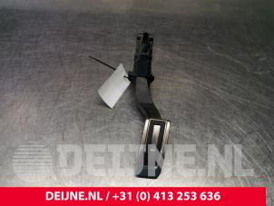 Used Accelerator pedal Volkswagen Golf VII (AUA) 1.4 GTE 16V Price € 25,00 Margin scheme offered by van Deijne Onderdelen Uden B.V.