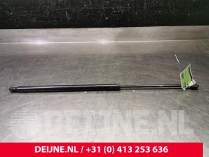 Usagé Amortisseur à gaz arrière droit Volkswagen Caddy Prix € 12,10 Prix TTC proposé par van Deijne Onderdelen Uden B.V.