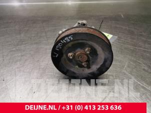 Używane Pompa wspomagania kierownicy Mercedes Vito (638.1/2) 2.3 108D Cena € 42,35 Z VAT oferowane przez van Deijne Onderdelen Uden B.V.