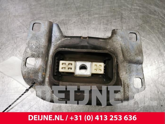 Engine mount from a Ford C-Max (DXA) 1.6 SCTi 16V 2011