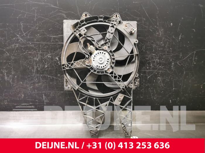 Używane Wentylator Fiat Doblo Cena € 48,40 Z VAT oferowane przez van Deijne Onderdelen Uden B.V.