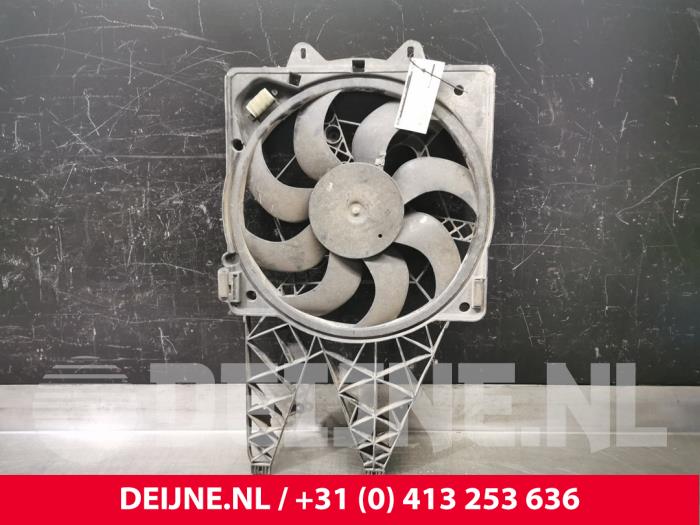 Używane Wentylator Opel Combo Cena € 48,40 Z VAT oferowane przez van Deijne Onderdelen Uden B.V.
