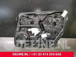Używane Mechanizm szyby prawej przedniej wersja 4-drzwiowa Mercedes GLE (W166) 250d 2.0 Cena € 150,00 Procedura marży oferowane przez van Deijne Onderdelen Uden B.V.