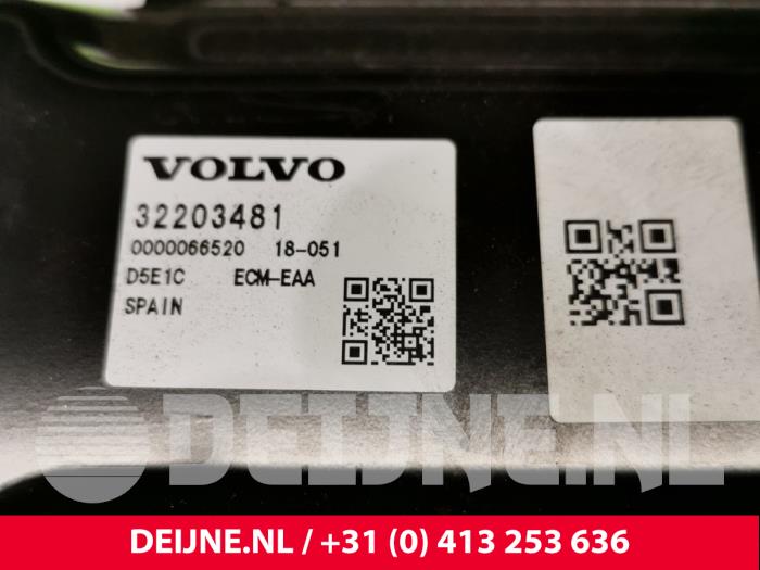 Engine management computer from a Volvo XC60 II (UZ) 2.0 D4 16V AWD 2018