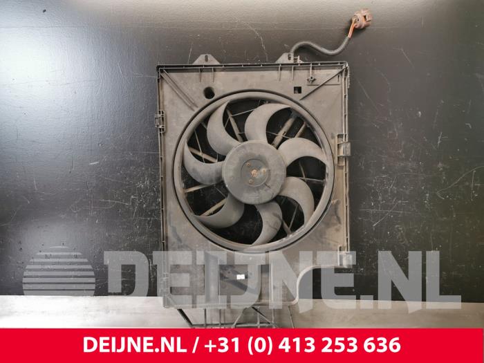 Używane Wentylator Volkswagen Transporter T5 1.9 TDi Cena € 24,20 Z VAT oferowane przez van Deijne Onderdelen Uden B.V.