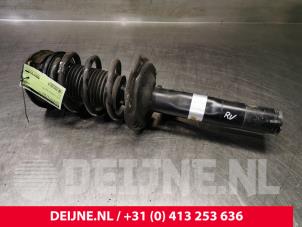 Usagé Barre amortisseur avant droit Audi A3 Limousine (8VS/8VM) 1.8 TFSI 16V Prix € 90,00 Règlement à la marge proposé par van Deijne Onderdelen Uden B.V.