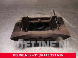 Usagé Etrier de frein (pince) avant droit Audi A4 (B7) 2.7 TDI V6 24V Prix € 45,00 Règlement à la marge proposé par van Deijne Onderdelen Uden B.V.
