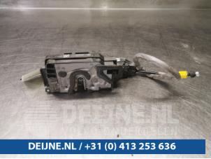 Używane Mechanizm blokady drzwi prawych tylnych wersja 4-drzwiowa Mercedes GLC (X253) 2.0 250 16V 4-Matic Cena € 50,00 Procedura marży oferowane przez van Deijne Onderdelen Uden B.V.