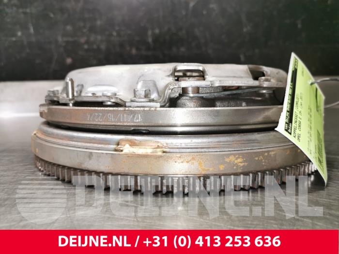 Clutch kits (complete) with part number 9223223 stock