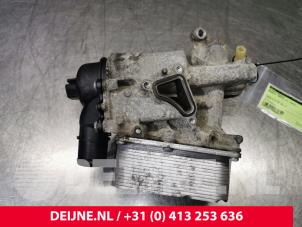 Usagé Boîtier filtre à huile Renault Trafic Prix € 36,30 Prix TTC proposé par van Deijne Onderdelen Uden B.V.