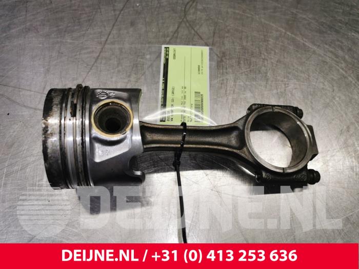 Usagé Piston Volkswagen Crafter Prix € 121,00 Prix TTC proposé par van Deijne Onderdelen Uden B.V.