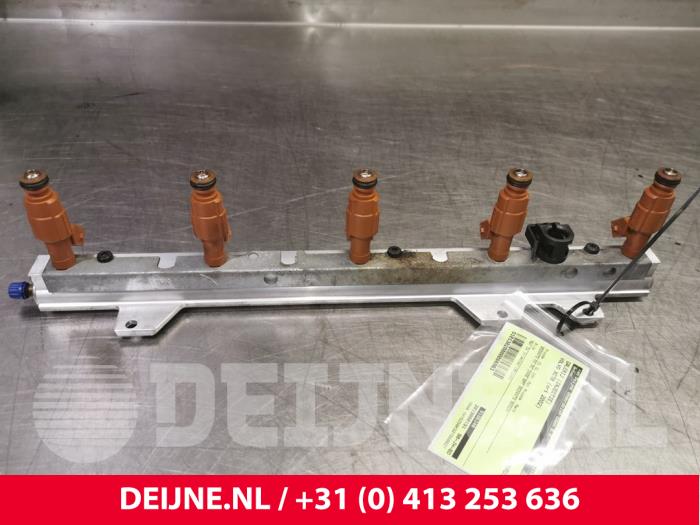 Usagé Système d'injection Volvo XC70 (SZ) XC70 2.4 T 20V Prix € 75,00 Règlement à la marge proposé par van Deijne Onderdelen Uden B.V.