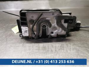 Używane Mechanizm blokady drzwi lewych tylnych wersja 4-drzwiowa Mercedes C (W205) C-220 2.2 CDI BlueTEC, C-220 d 16V Cena € 19,00 Procedura marży oferowane przez van Deijne Onderdelen Uden B.V.