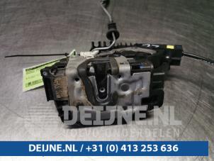 Używane Mechanizm blokady drzwi lewych przednich wersja 4-drzwiowa Mercedes C (W205) C-220 2.2 CDI BlueTEC, C-220 d 16V Cena € 35,00 Procedura marży oferowane przez van Deijne Onderdelen Uden B.V.
