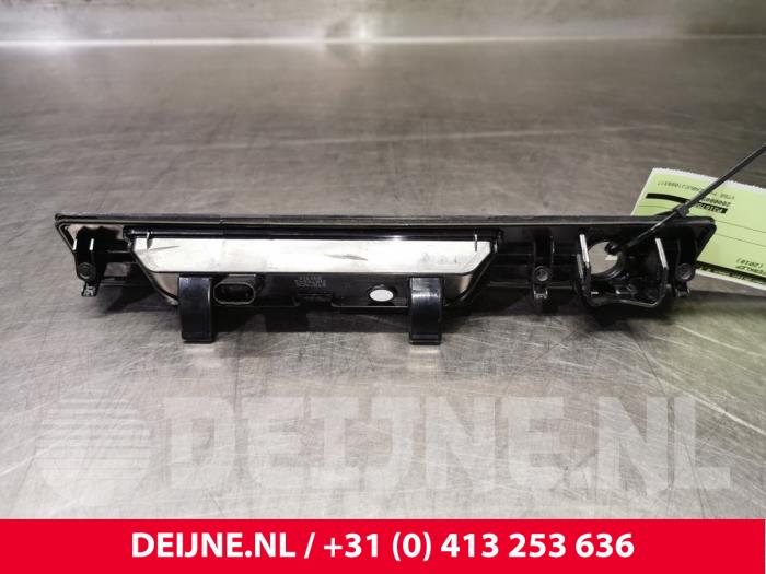 Tailgate handle from a Volvo XC60 II (UZ) 2.0 D4 16V AWD 2018
