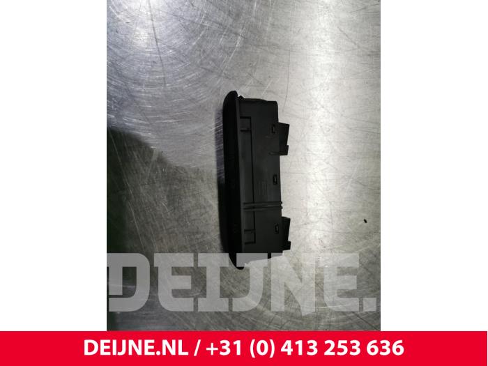 Używane Przelacznik Volvo XC60 II (UZ) 2.0 D4 16V AWD Cena € 20,00 Procedura marży oferowane przez van Deijne Onderdelen Uden B.V.