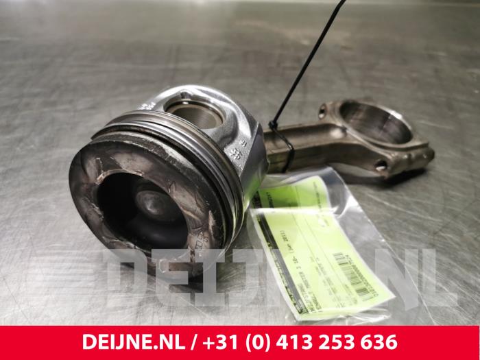 Używane Korbowód Renault Master III (MA/MB/MC/MD/MH/MF/MG/MH) 2.3 dCi 16V Cena € 90,75 Z VAT oferowane przez van Deijne Onderdelen Uden B.V.